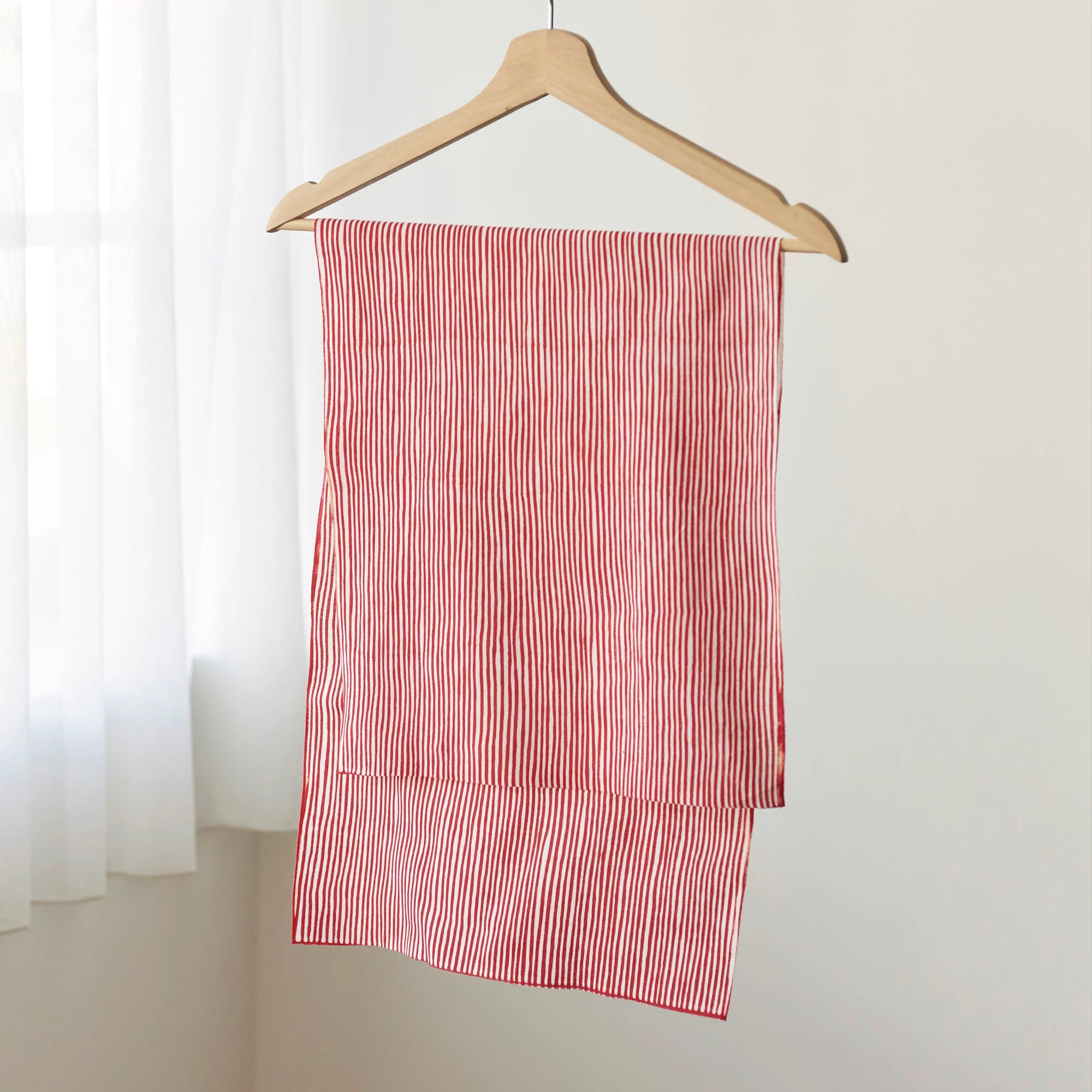 Tenugui mit roten Linien