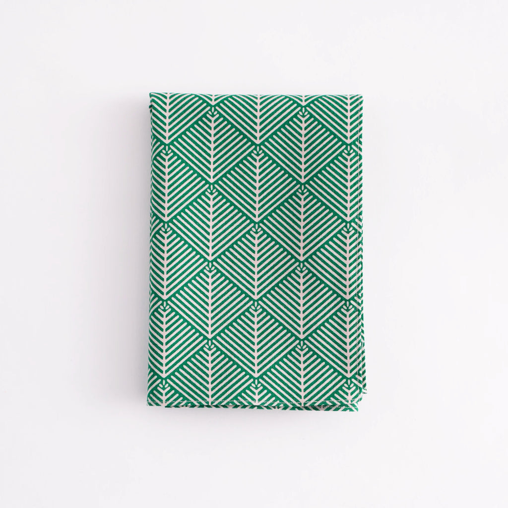 Mittleres Furoshiki, junge Pinie