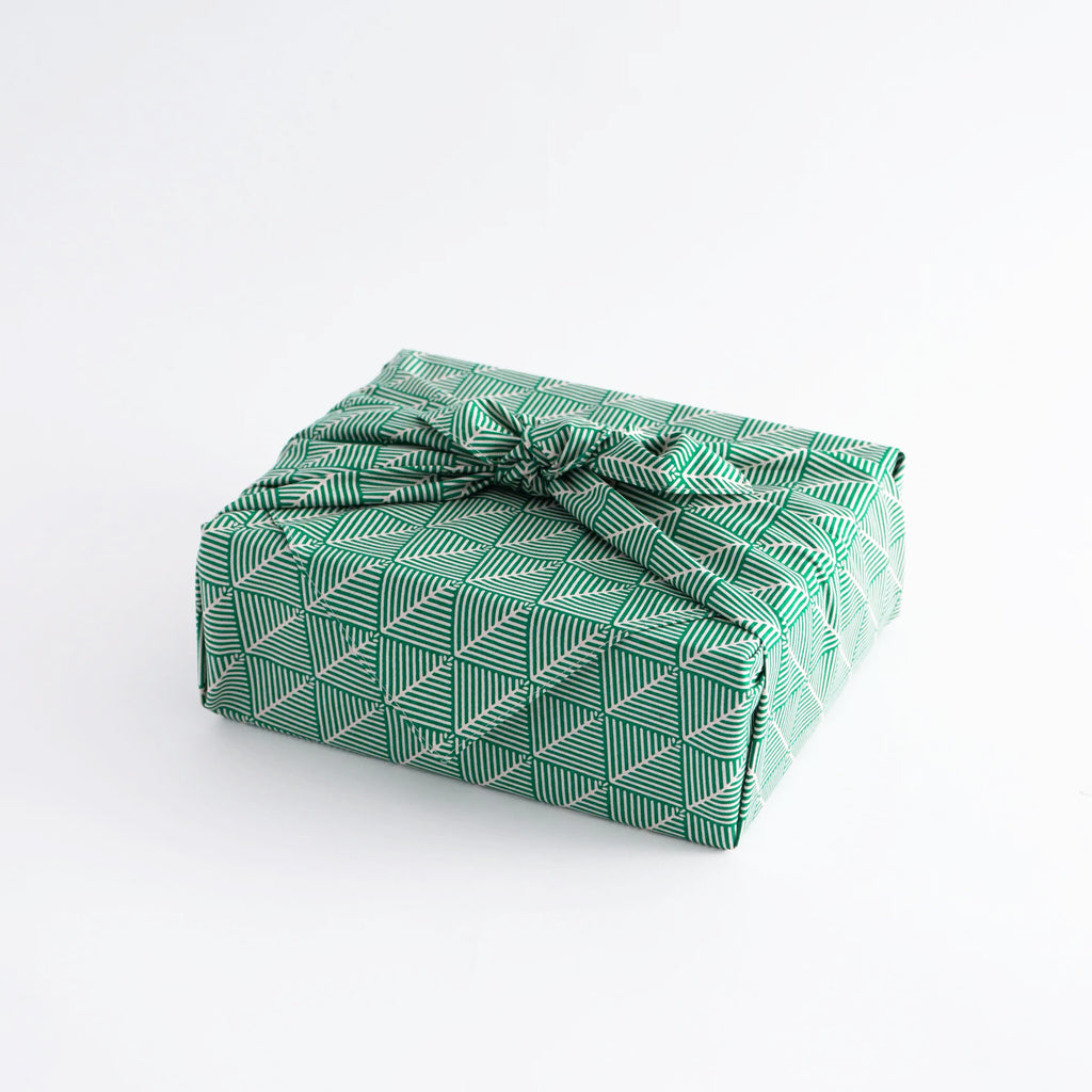 Mittleres Furoshiki, junge Pinie