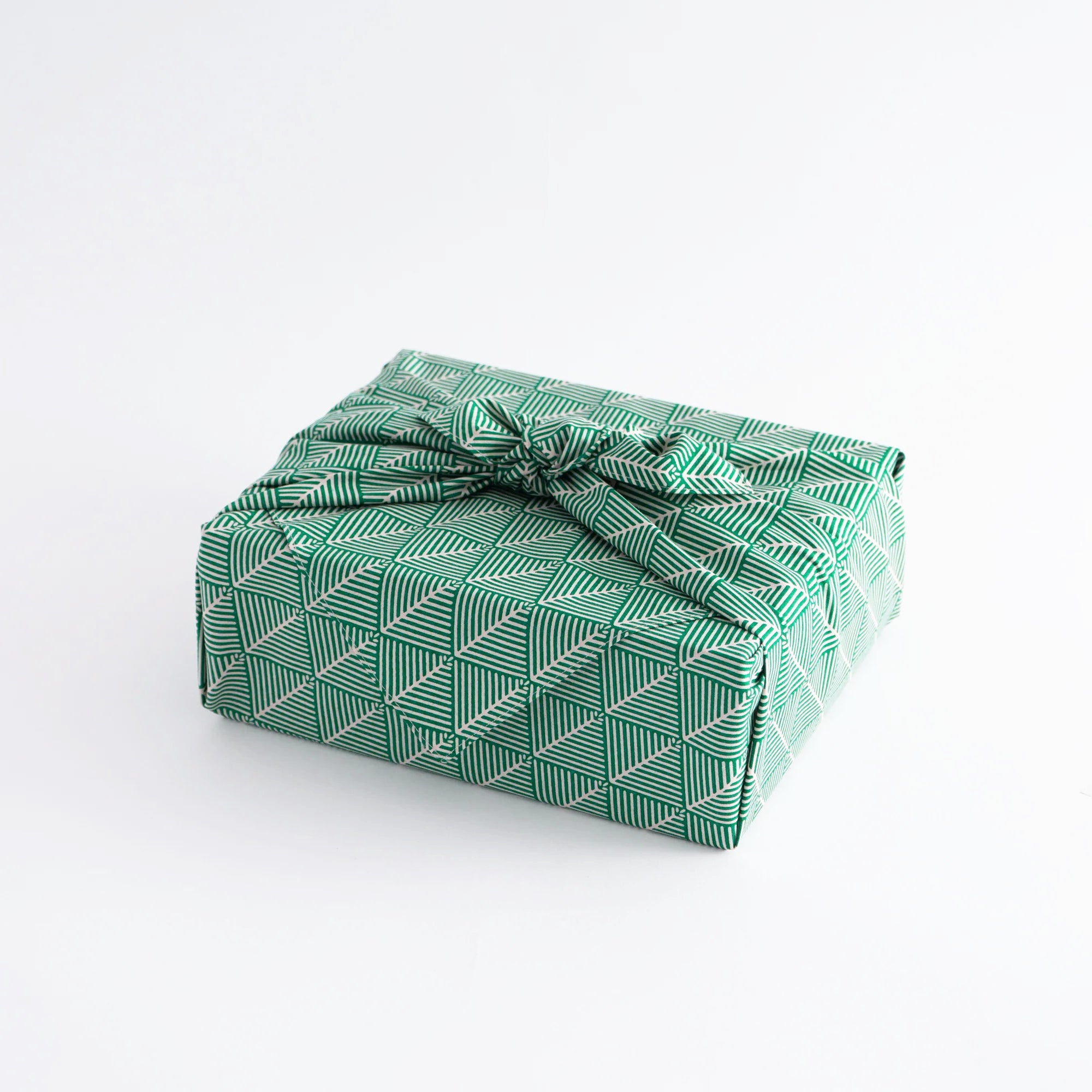 Mittleres Furoshiki, junge Pinie